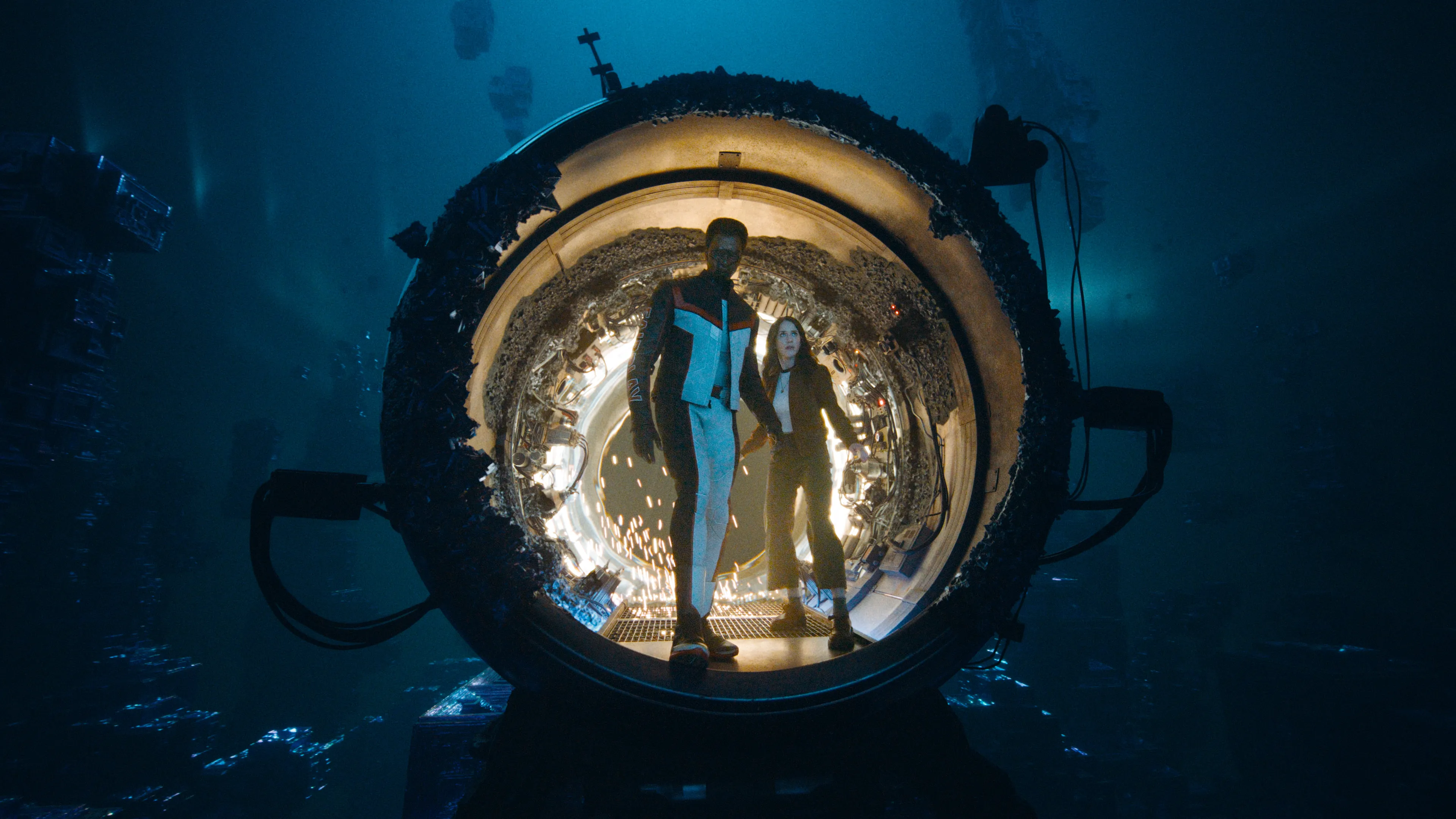 Warner Bros. releases new Superman hi-res photos